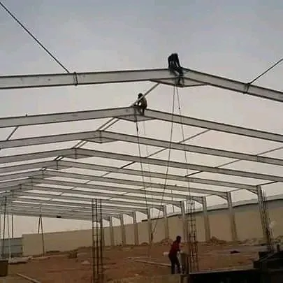 هناجر مصنع ضخمة بهيكل حديدي