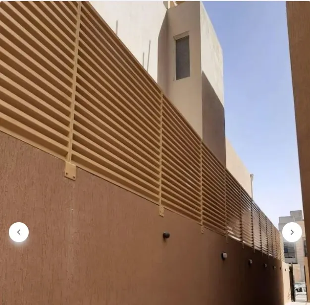 تركيب ساتر جداري فخم لفيلا سكنية في الرياض لحجب الرؤية وتوفير الخصوصية