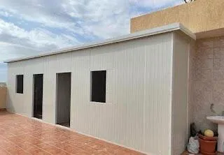 مجلس خارجي فخم مبني في فيلا بالرياض